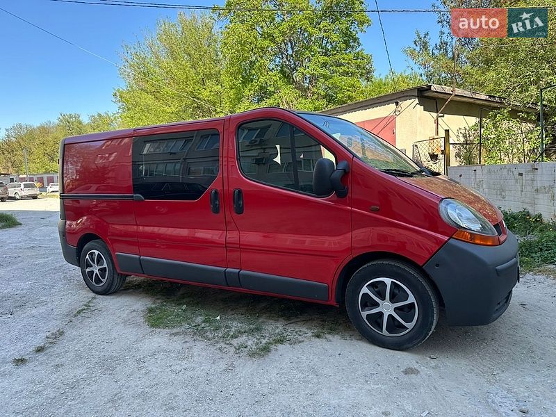Грузопассажирский фургон Renault Trafic 2006 в Каменец-Подольском