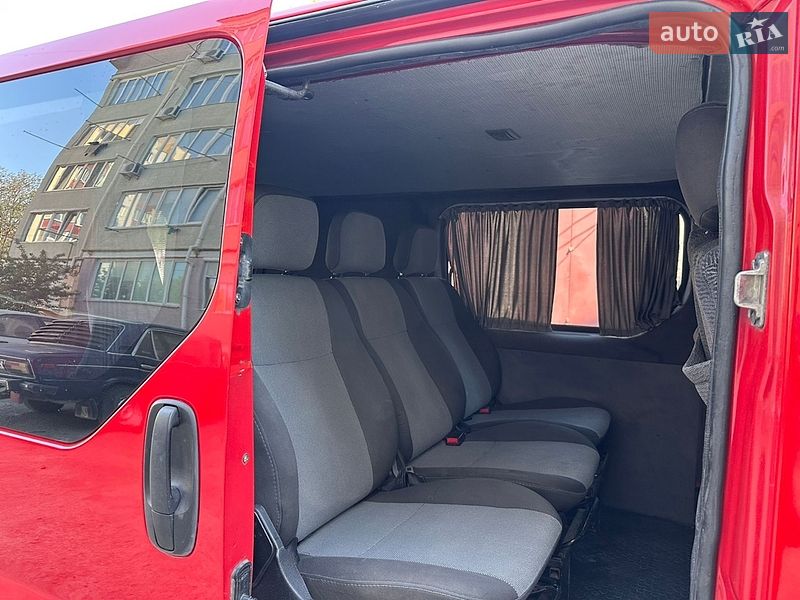 Грузопассажирский фургон Renault Trafic 2006 в Каменец-Подольском
