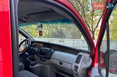 Грузопассажирский фургон Renault Trafic 2006 в Каменец-Подольском