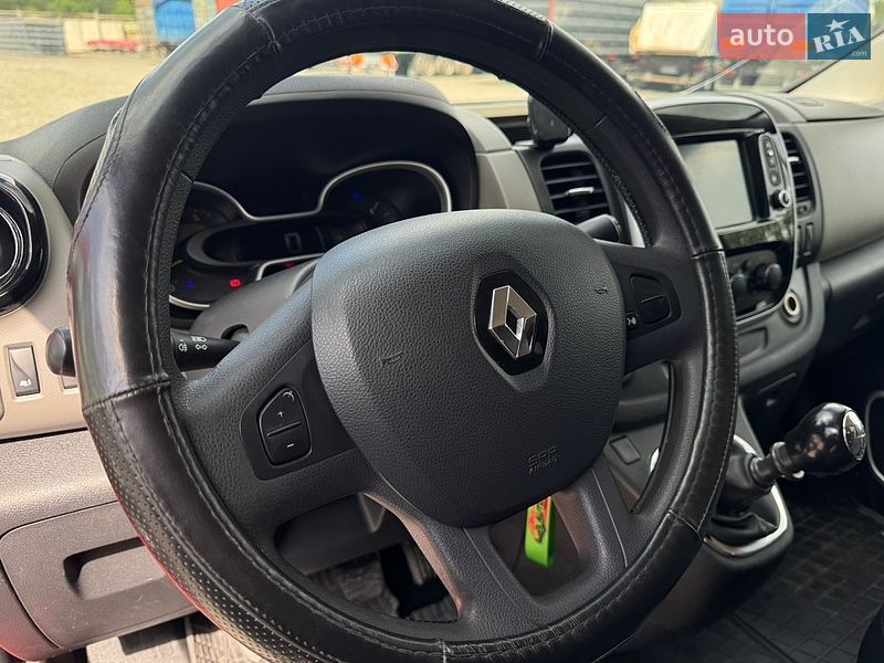 Мінівен Renault Trafic 2016 в Умані
