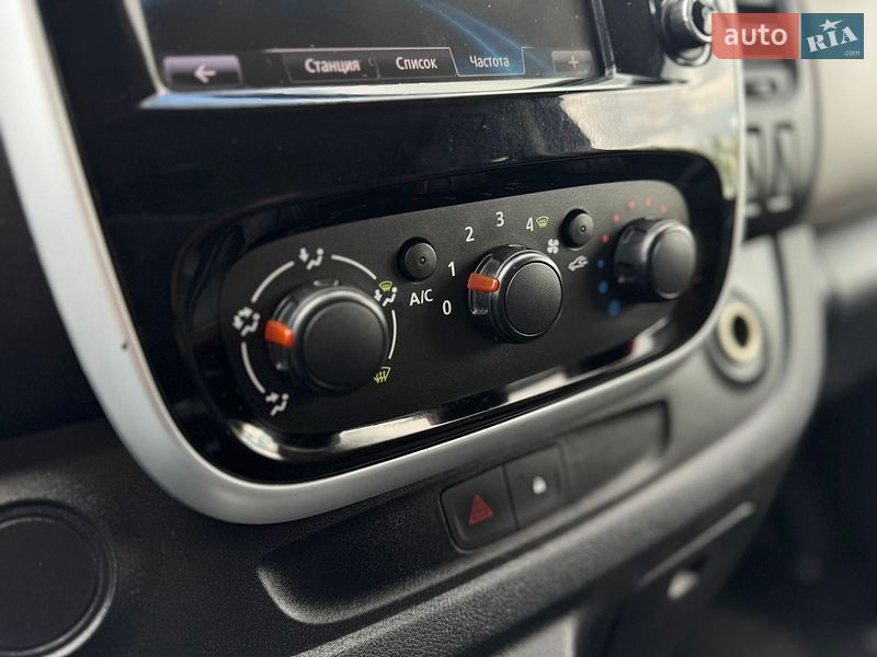 Мінівен Renault Trafic 2016 в Умані