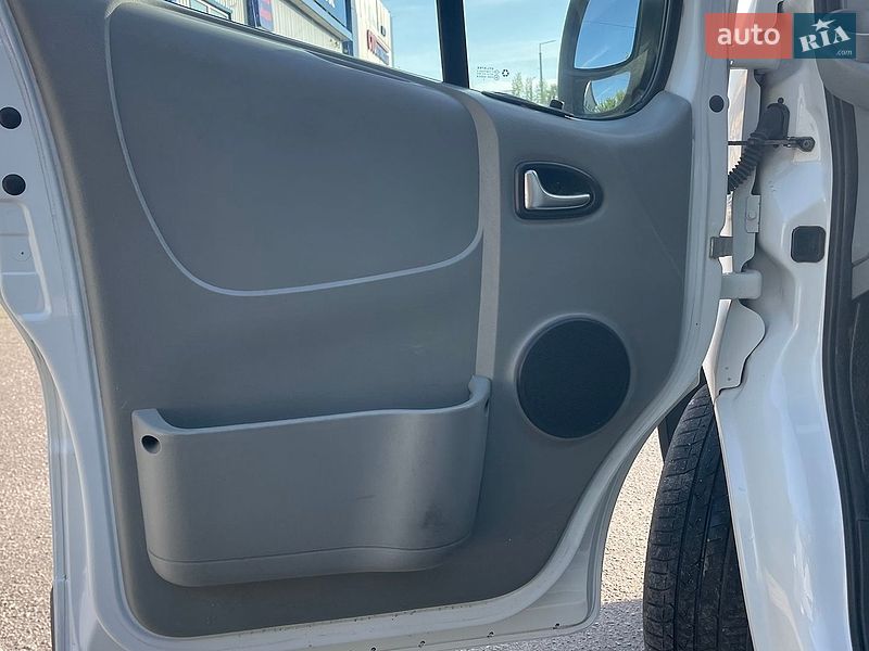 Вантажопасажирський фургон Renault Trafic 2012 в Вінниці