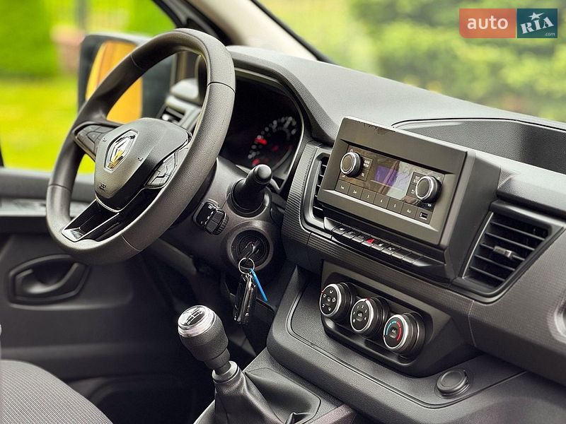 Вантажний фургон Renault Trafic 2023 в Дрогобичі