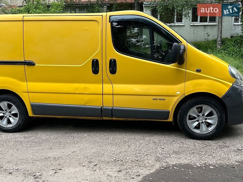 Вантажний фургон Renault Trafic 2005 в Полтаві