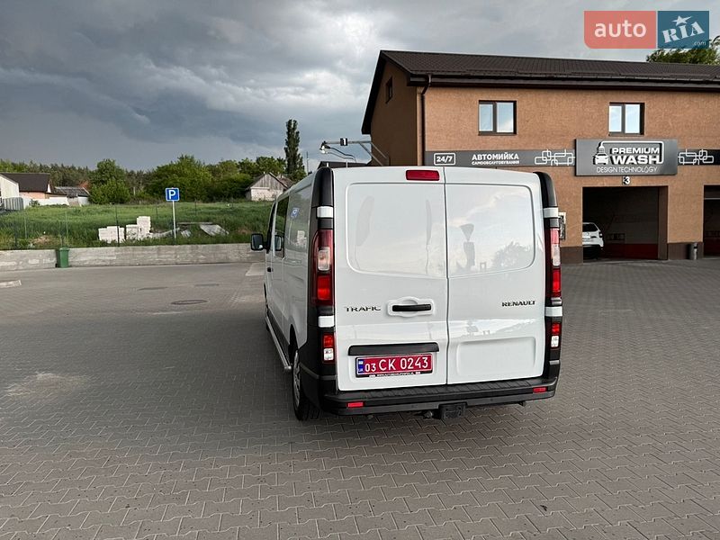 Грузопассажирский фургон Renault Trafic 2017 в Буче