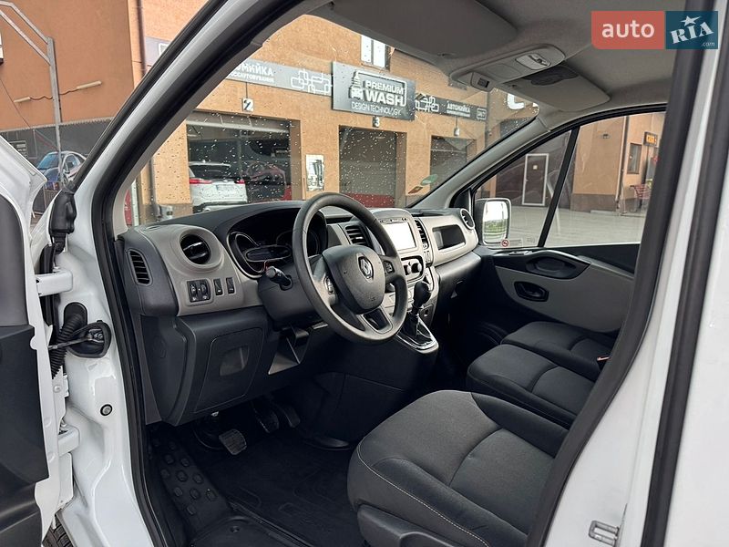 Грузопассажирский фургон Renault Trafic 2017 в Буче