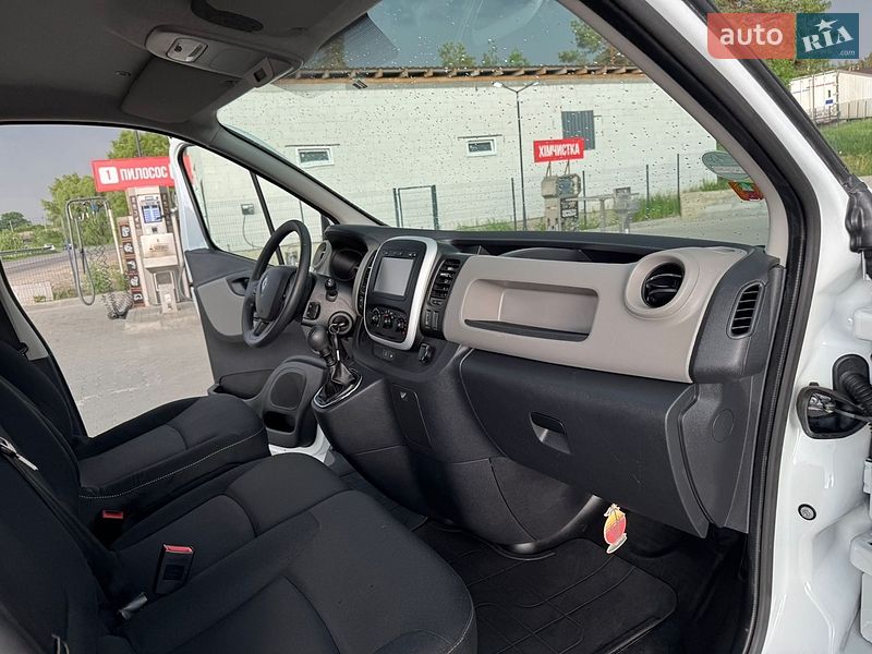 Грузопассажирский фургон Renault Trafic 2017 в Буче