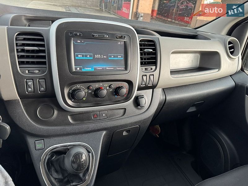 Грузопассажирский фургон Renault Trafic 2017 в Буче