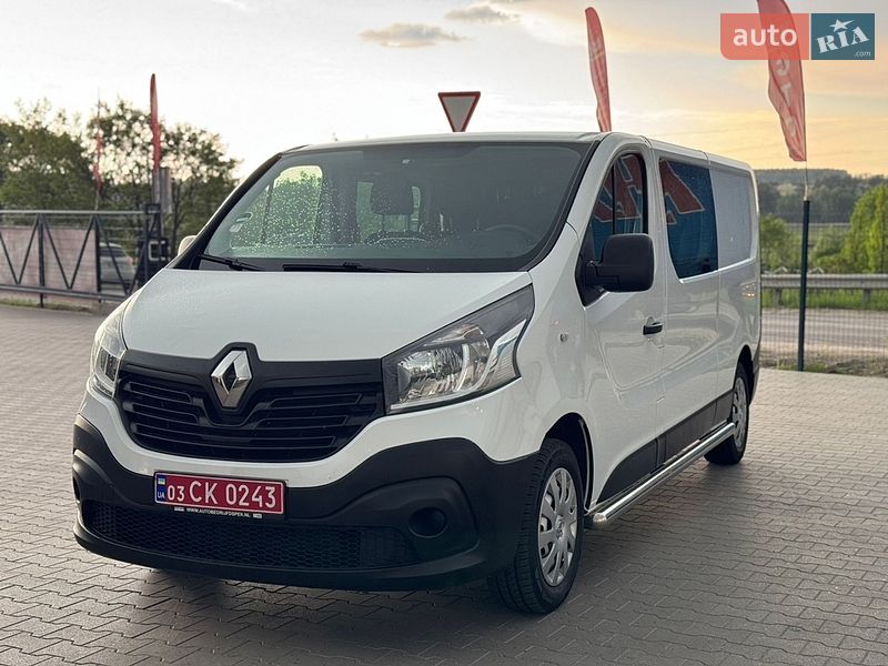 Грузопассажирский фургон Renault Trafic 2017 в Буче