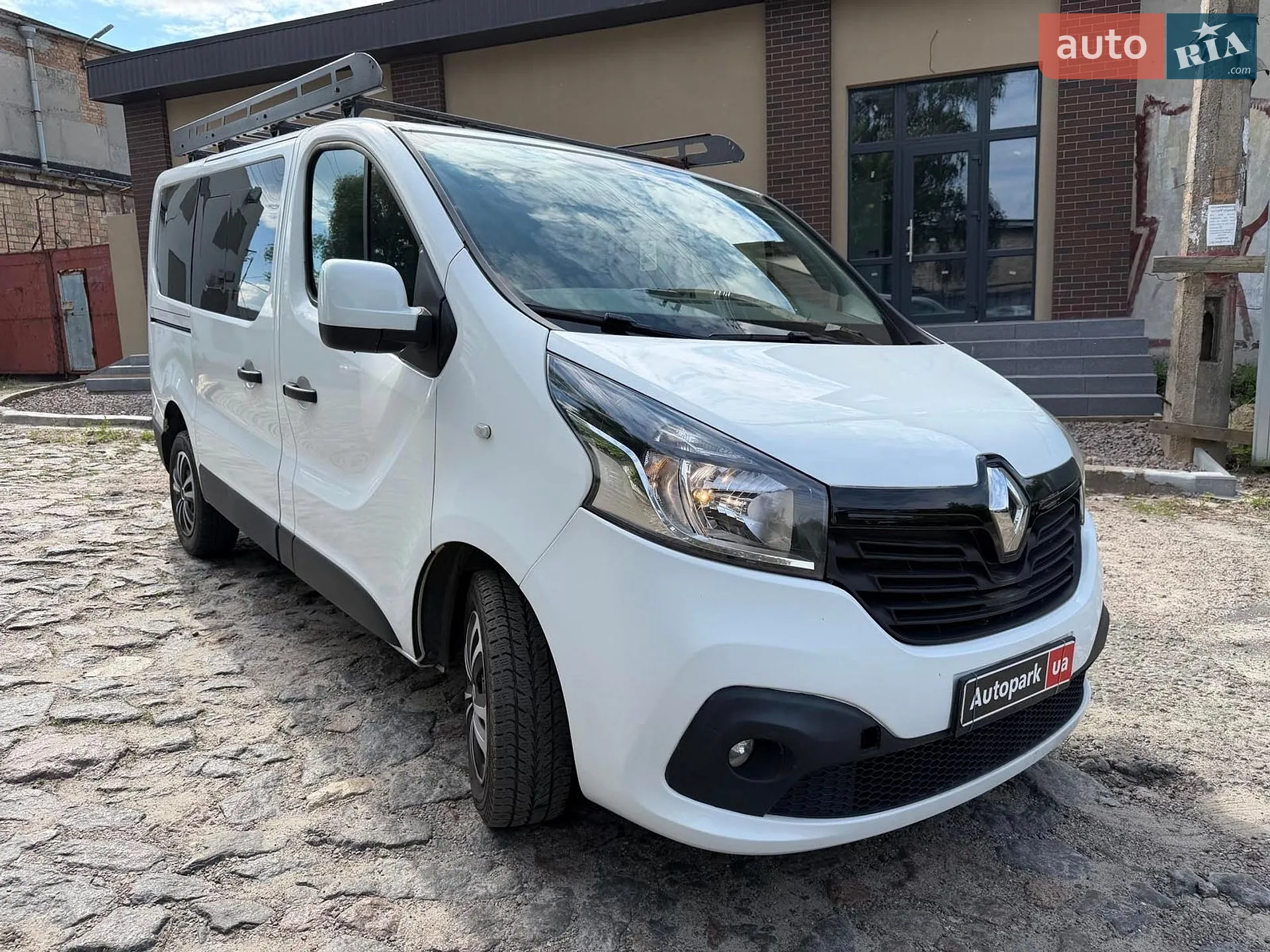 2015 Renault Trafic - мініатюра 3