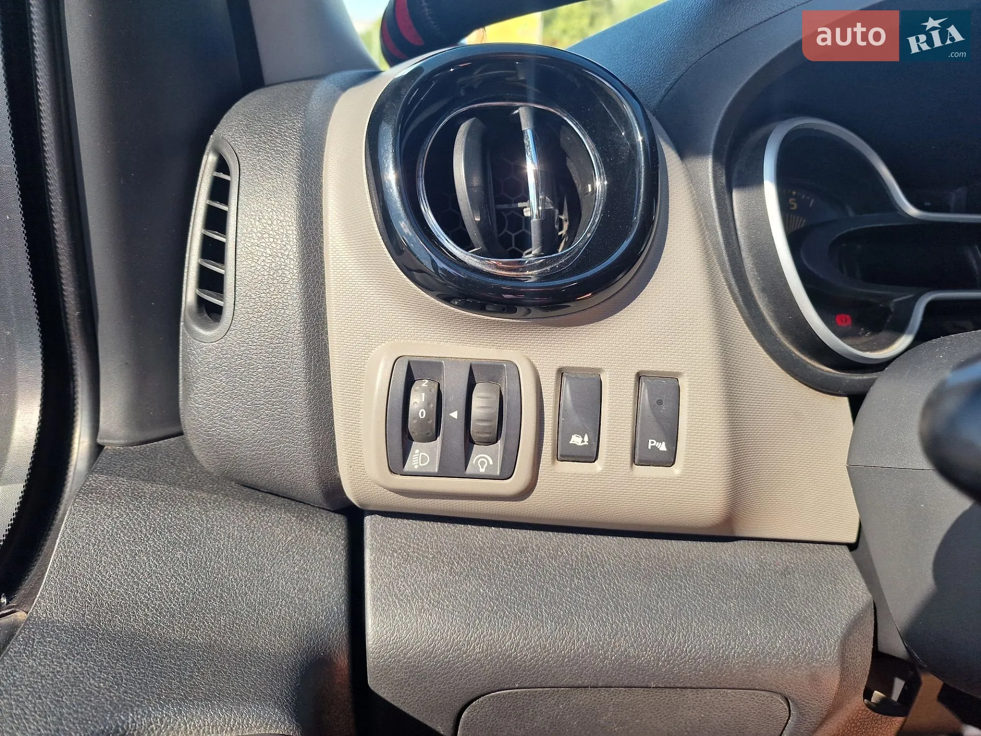 2015 Renault Trafic - мініатюра 21