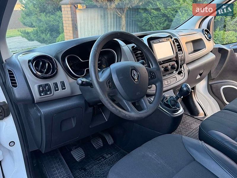 Минивэн Renault Trafic 2016 в Рокитном