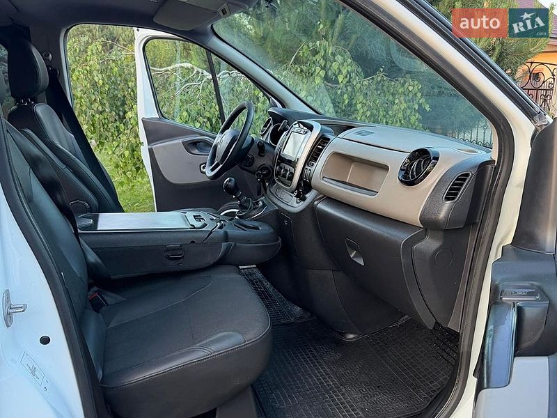 Минивэн Renault Trafic 2016 в Рокитном