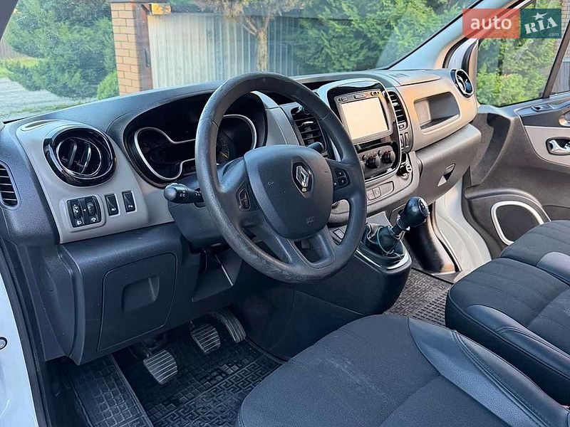 Минивэн Renault Trafic 2016 в Рокитном