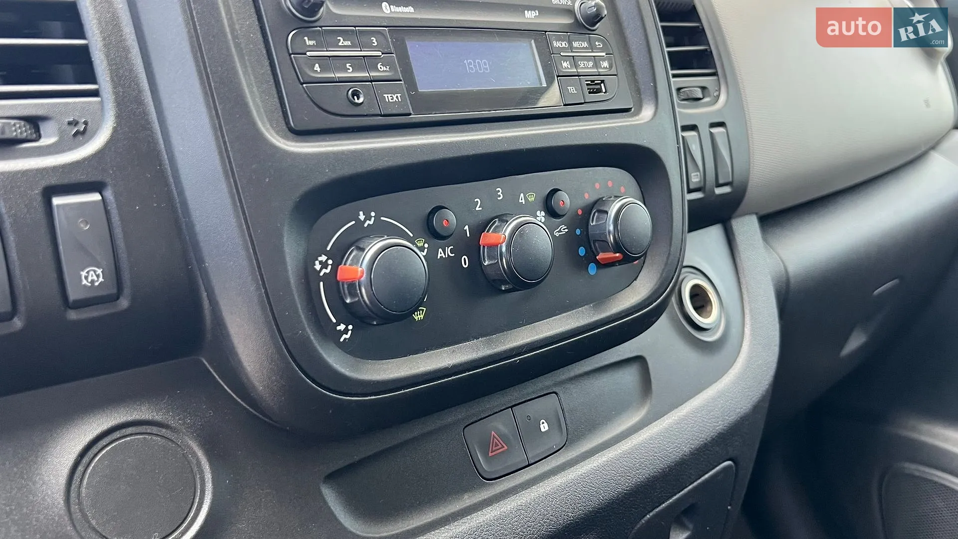 Renault Trafic 2017 VIN VF1JL000357638395 фото оголошення 33 з 35