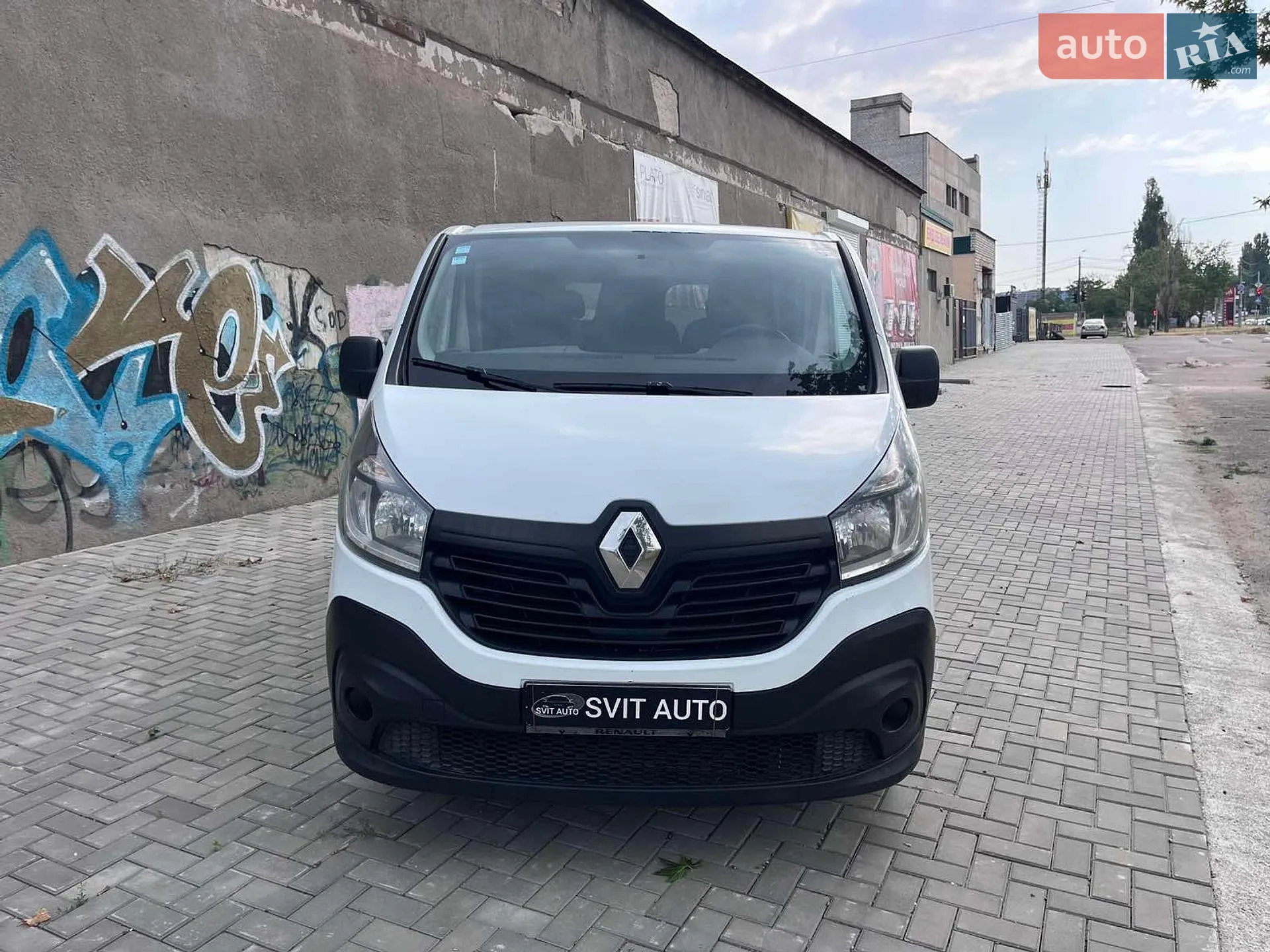 2015 Renault Trafic - мініатюра 2