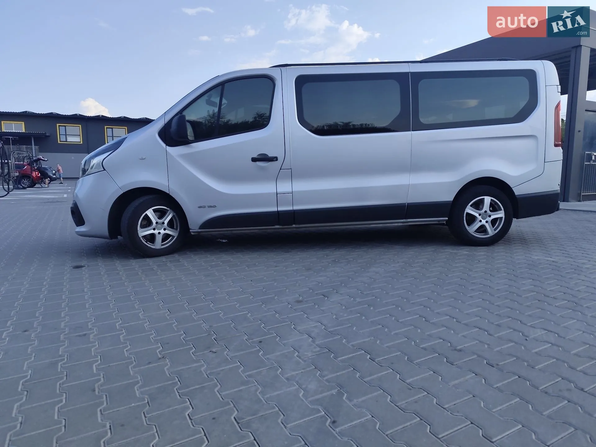 2016 Renault Trafic - мініатюра 2