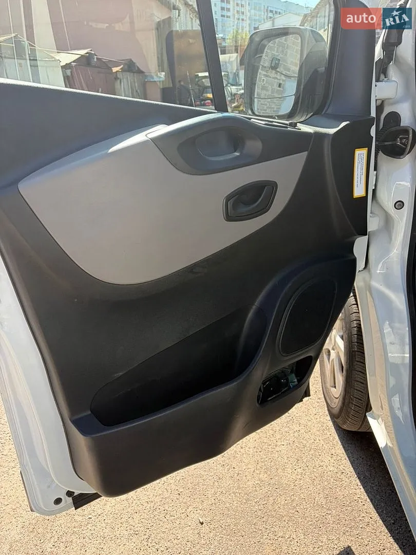 2017 Renault Trafic - мініатюра 16