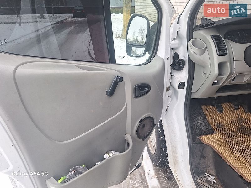 Минивэн Renault Trafic 2003 в Нетешине