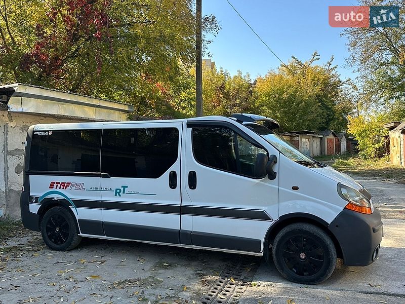 Минивэн Renault Trafic 2004 в Каменец-Подольском