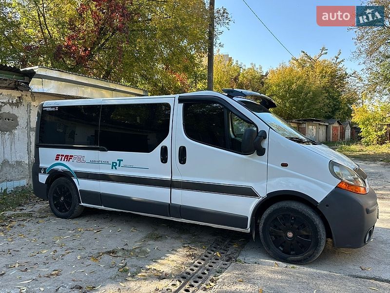 Минивэн Renault Trafic 2004 в Каменец-Подольском