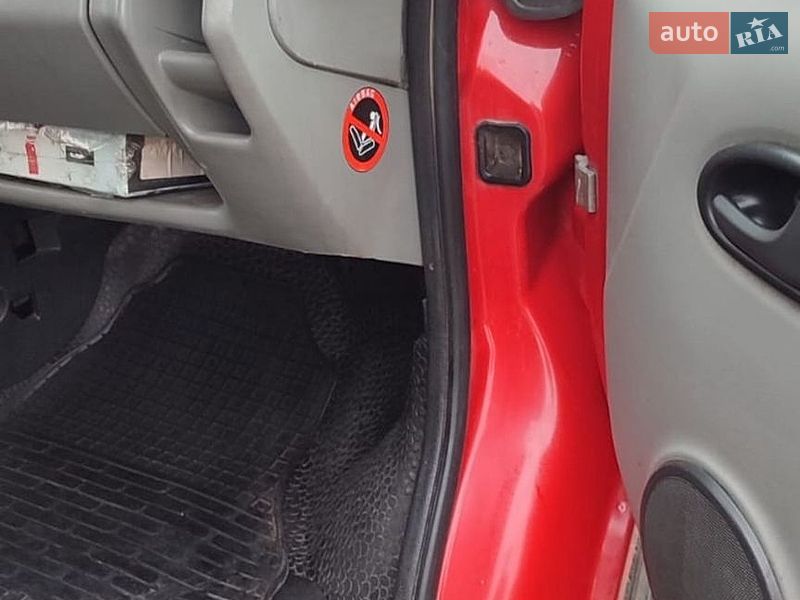 Мінівен Renault Trafic 2005 в Кривому Розі
