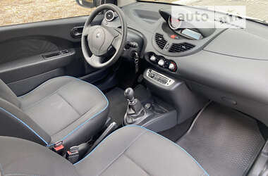 Хэтчбек Renault Twingo 2012 в 