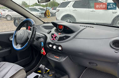 Хетчбек Renault Twingo 2011 в 