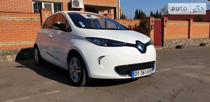 Хетчбек Renault Zoe 2015 в 