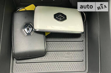 Хэтчбек Renault Zoe 2020 в 