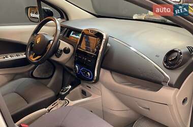 Хэтчбек Renault Zoe 2015 в 