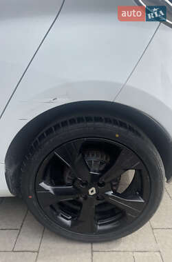 Хэтчбек Renault Zoe 2013 в 