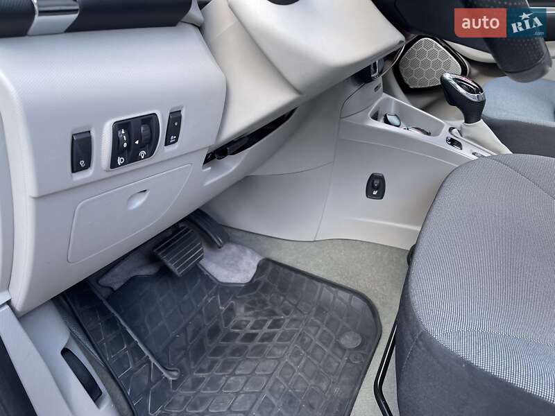 Хетчбек Renault Zoe 2015 в Львові