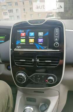 Хэтчбек Renault Zoe 2015 в 