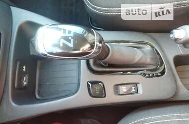 Хэтчбек Renault Zoe 2017 в 