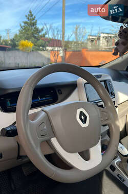 Хэтчбек Renault Zoe 2015 в 