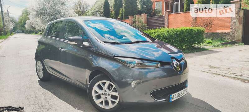 Хэтчбек Renault Zoe 2018 в 