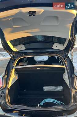 Хэтчбек Renault Zoe 2015 в 