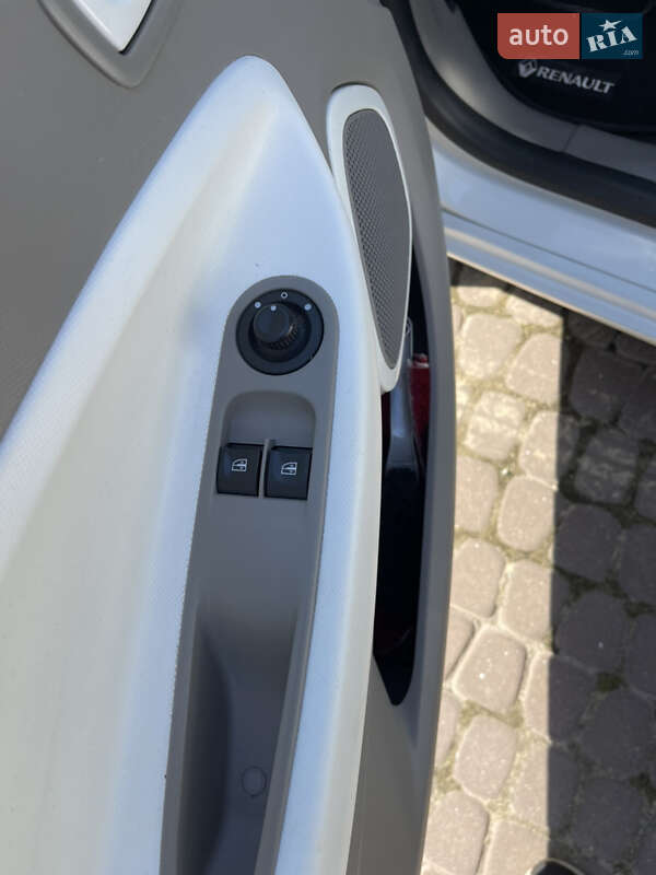 Хэтчбек Renault Zoe 2017 в Львове