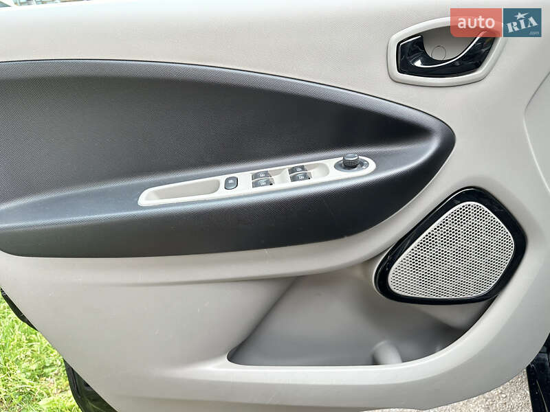 Хетчбек Renault Zoe 2016 в Чернівцях