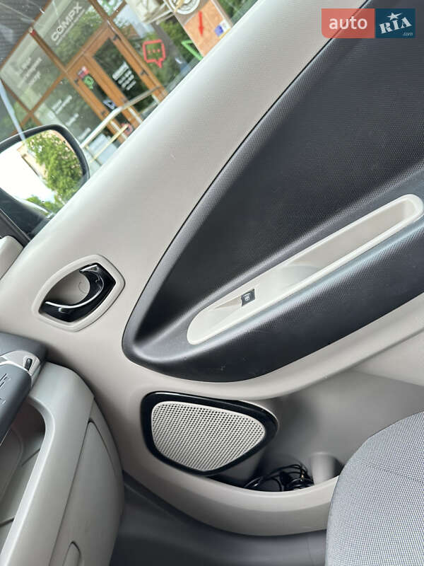 Хетчбек Renault Zoe 2016 в Чернівцях