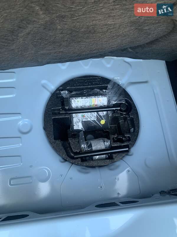 Хэтчбек Renault Zoe 2013 в Дубно