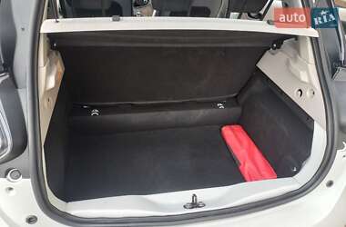 Хэтчбек Renault Zoe 2015 в 