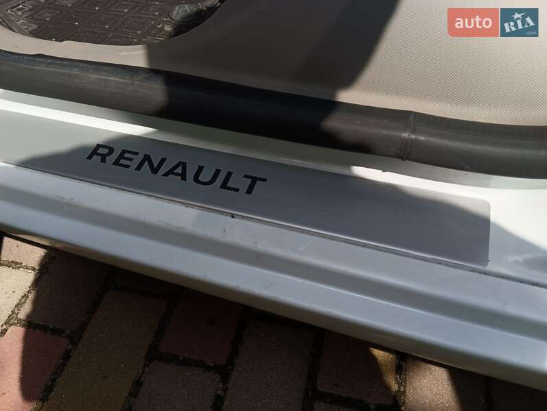 Хетчбек Renault Zoe 2015 в Острозі