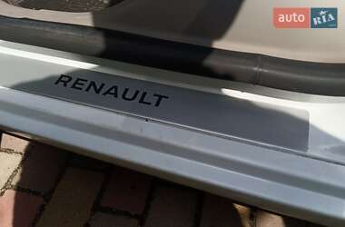 Хетчбек Renault Zoe 2015 в 