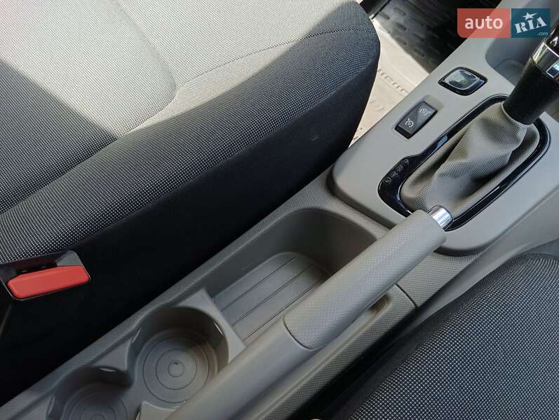 Хетчбек Renault Zoe 2015 в Острозі