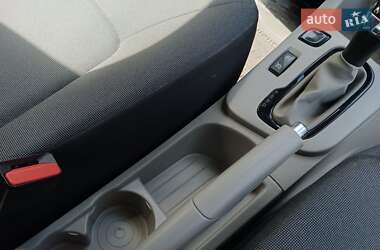 Хетчбек Renault Zoe 2015 в 