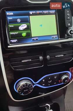 Хэтчбек Renault Zoe 2017 в 