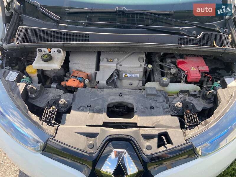 Хэтчбек Renault Zoe 2014 в Дубно