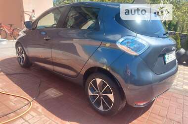 Хэтчбек Renault Zoe 2017 в 